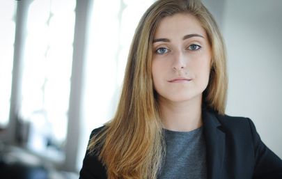  Julia Bartos